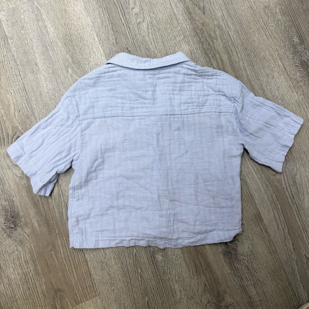 Kirious Los Angeles Light Blue Cropped Button-Up Top - Picture 5 of 5